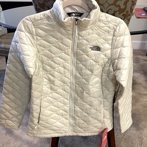 Women’s year round THE NORTH FACE jacket, size small.
